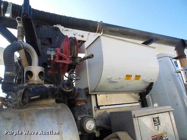 image for item DB2117 1998 International 2554 vacuum truck