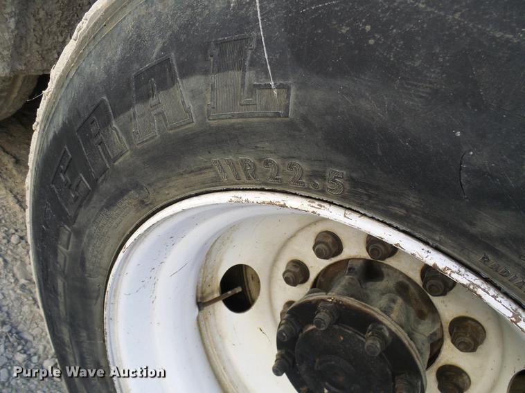 image for item DB2117 1998 International 2554 vacuum truck