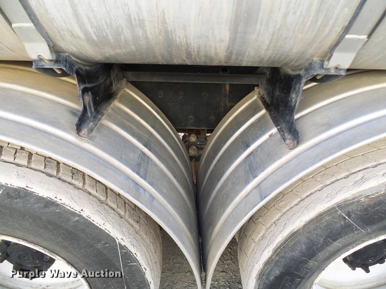 image for item DB2117 1998 International 2554 vacuum truck