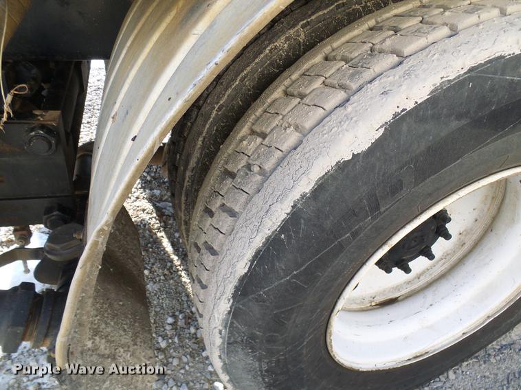 image for item DB2117 1998 International 2554 vacuum truck