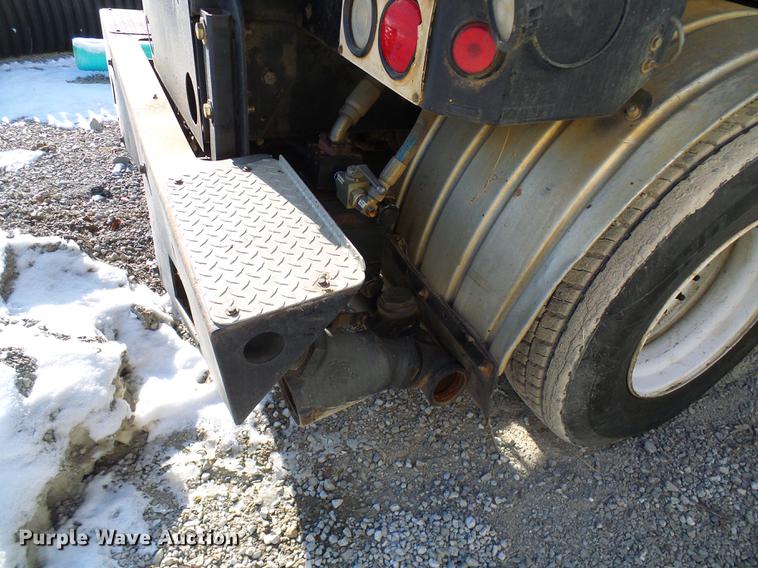 image for item DB2117 1998 International 2554 vacuum truck