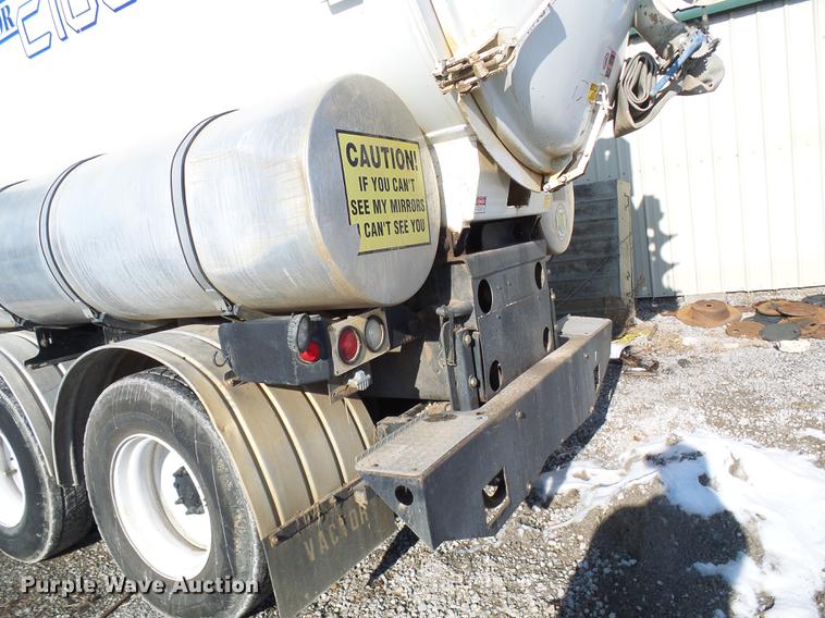 image for item DB2117 1998 International 2554 vacuum truck