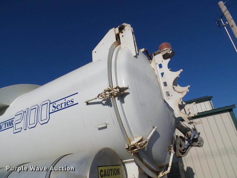 image for item DB2117 1998 International 2554 vacuum truck