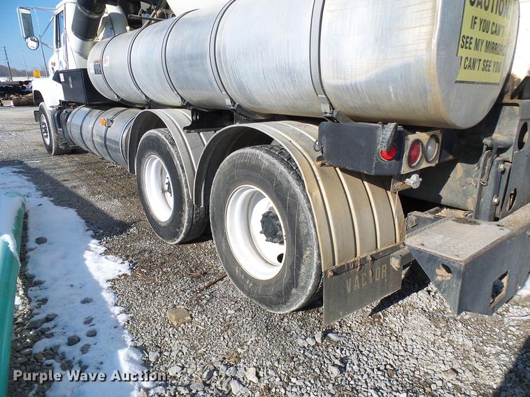 image for item DB2117 1998 International 2554 vacuum truck