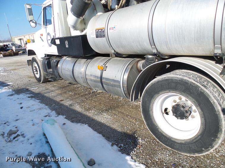 image for item DB2117 1998 International 2554 vacuum truck
