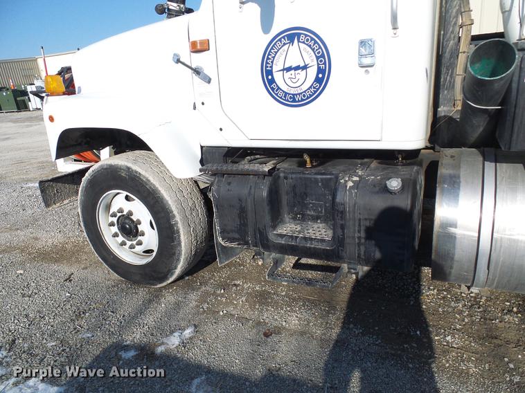 image for item DB2117 1998 International 2554 vacuum truck