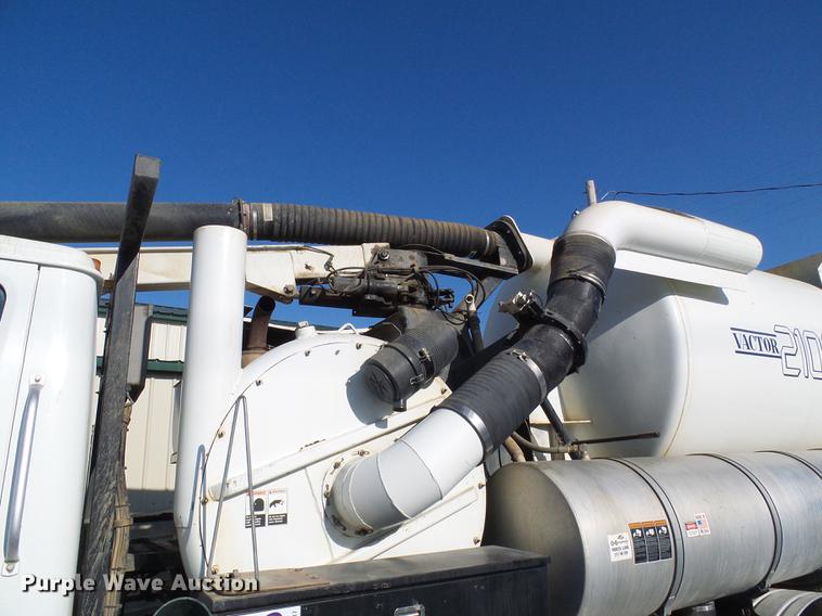 image for item DB2117 1998 International 2554 vacuum truck