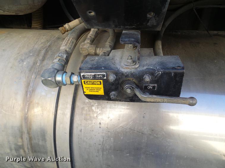 image for item DB2117 1998 International 2554 vacuum truck