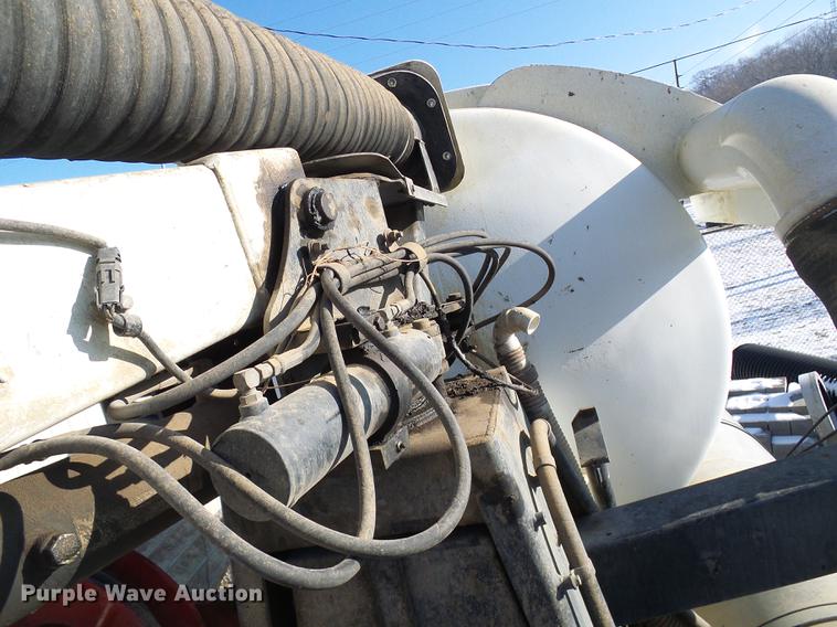 image for item DB2117 1998 International 2554 vacuum truck