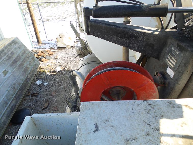 image for item DB2117 1998 International 2554 vacuum truck