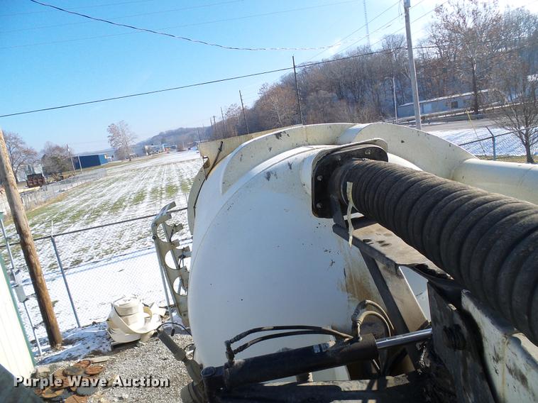 image for item DB2117 1998 International 2554 vacuum truck