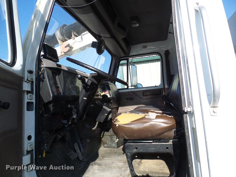 image for item DB2117 1998 International 2554 vacuum truck