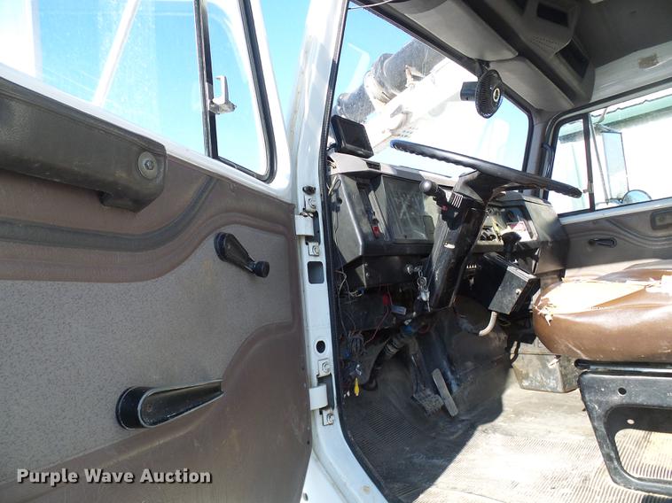 image for item DB2117 1998 International 2554 vacuum truck