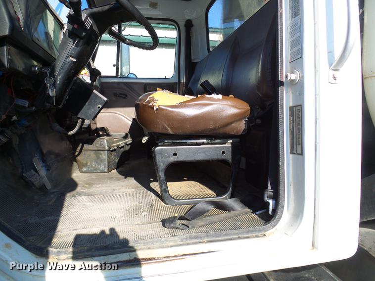 image for item DB2117 1998 International 2554 vacuum truck