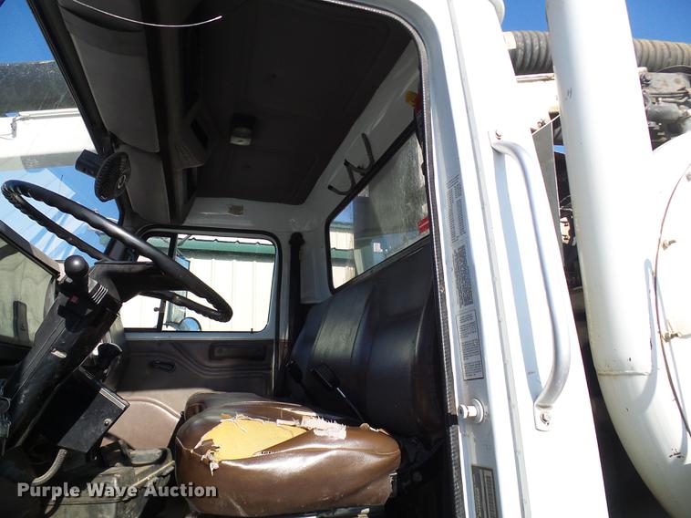 image for item DB2117 1998 International 2554 vacuum truck