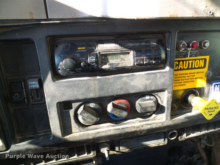 image for item DB2117 1998 International 2554 vacuum truck