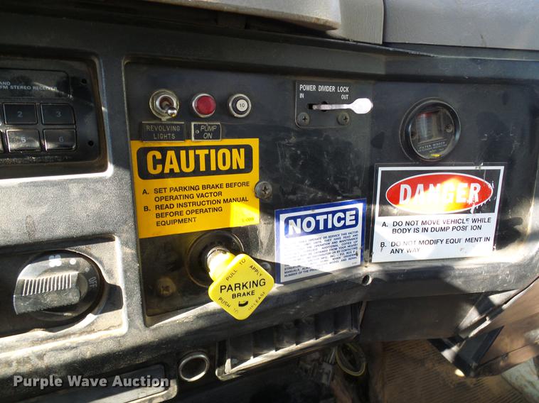 image for item DB2117 1998 International 2554 vacuum truck