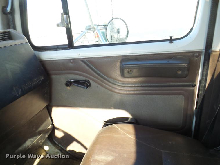 image for item DB2117 1998 International 2554 vacuum truck