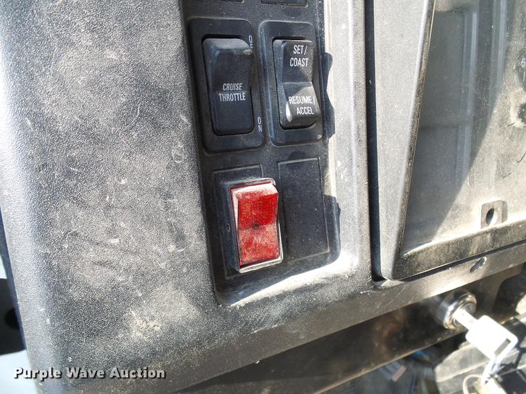 image for item DB2117 1998 International 2554 vacuum truck