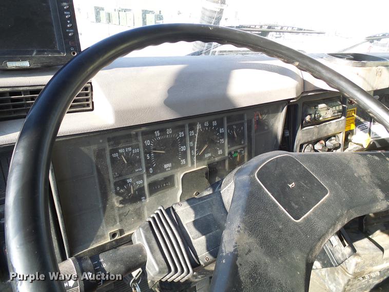 image for item DB2117 1998 International 2554 vacuum truck