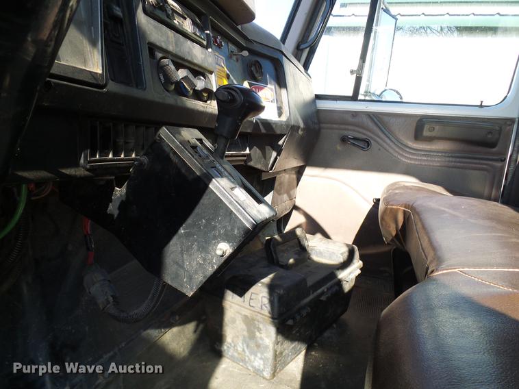 image for item DB2117 1998 International 2554 vacuum truck