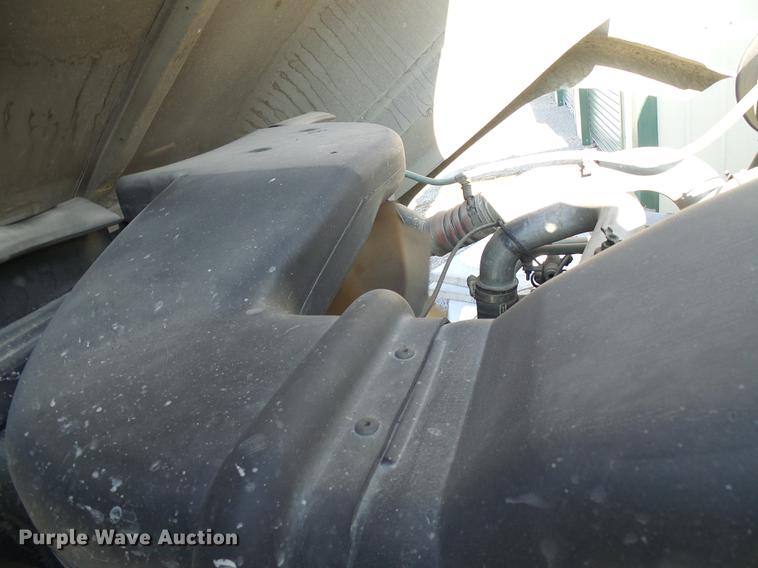 image for item DB2117 1998 International 2554 vacuum truck