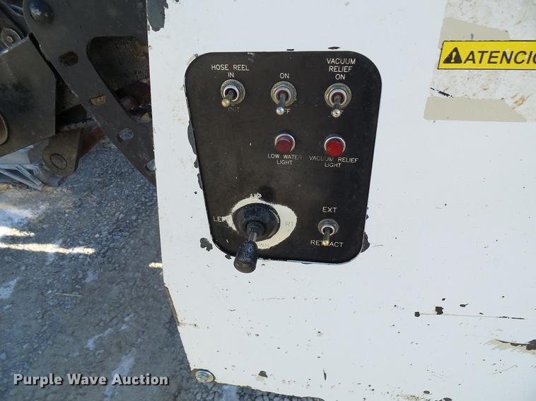 image for item DB2117 1998 International 2554 vacuum truck