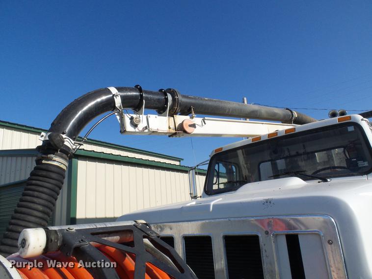 image for item DB2117 1998 International 2554 vacuum truck