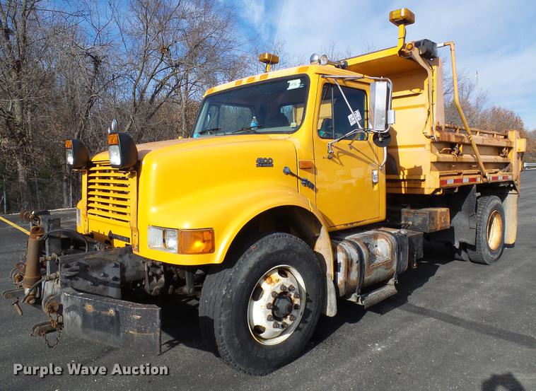 image for item DB2118 2002 International 4900 dump truck