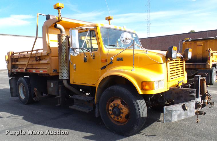 image for item DB2118 2002 International 4900 dump truck