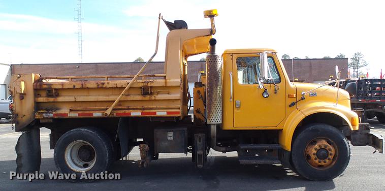 image for item DB2118 2002 International 4900 dump truck