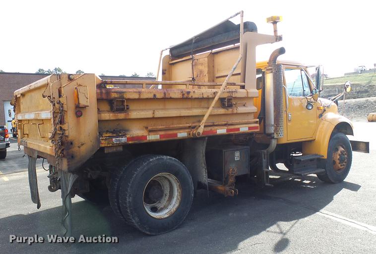 image for item DB2118 2002 International 4900 dump truck
