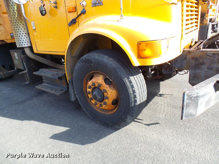 image for item DB2118 2002 International 4900 dump truck