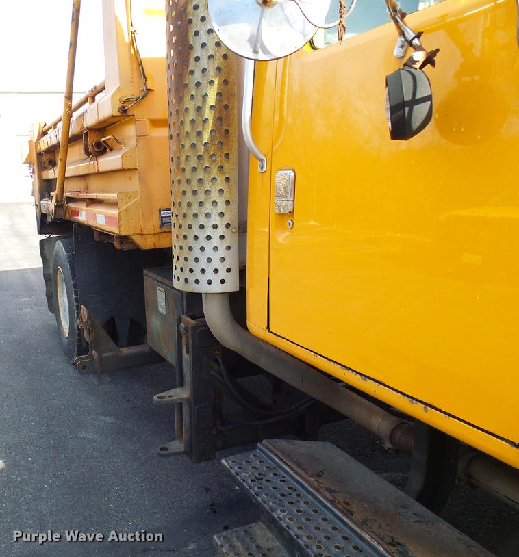 image for item DB2118 2002 International 4900 dump truck