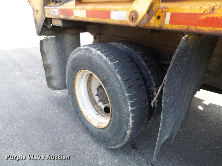 image for item DB2118 2002 International 4900 dump truck