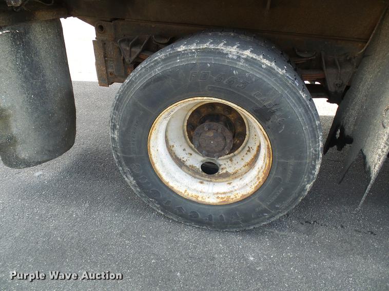 image for item DB2118 2002 International 4900 dump truck