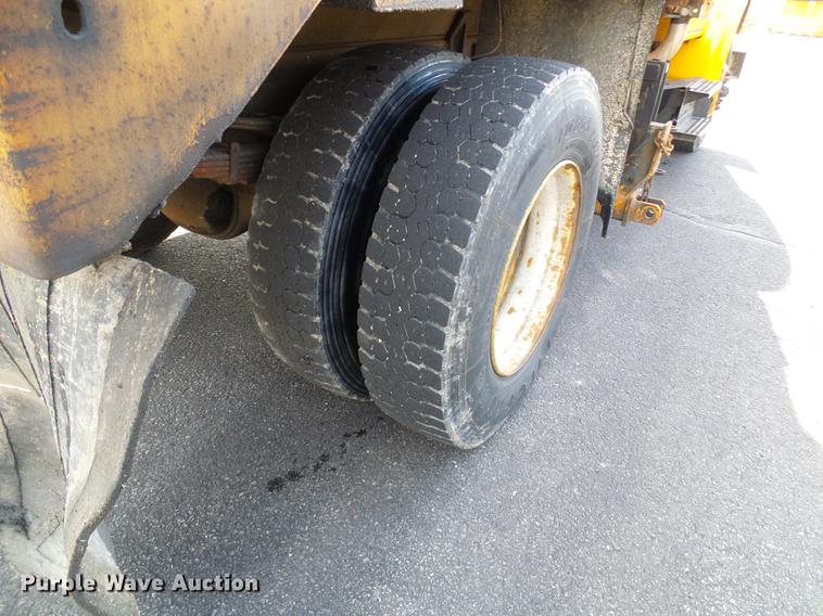 image for item DB2118 2002 International 4900 dump truck