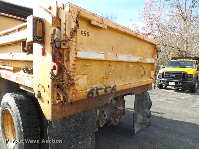 image for item DB2118 2002 International 4900 dump truck