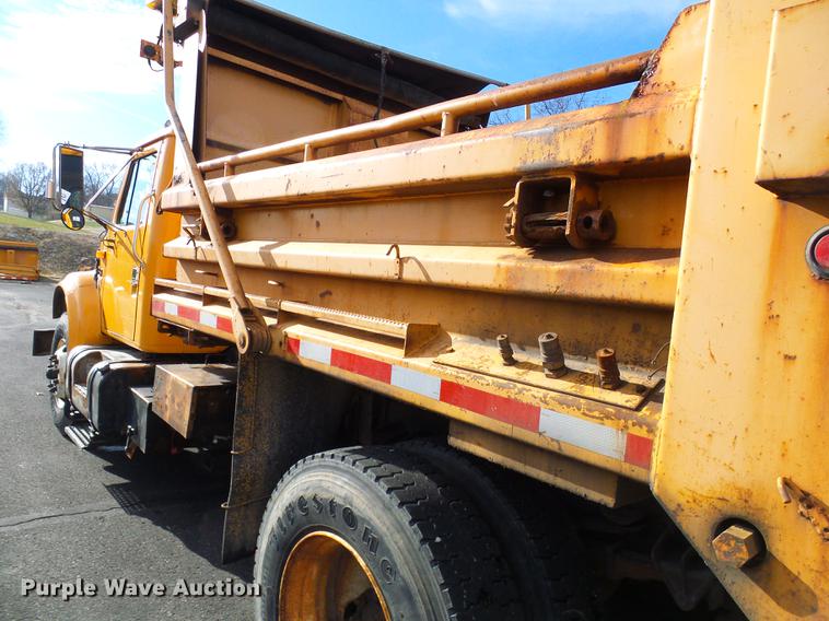 image for item DB2118 2002 International 4900 dump truck