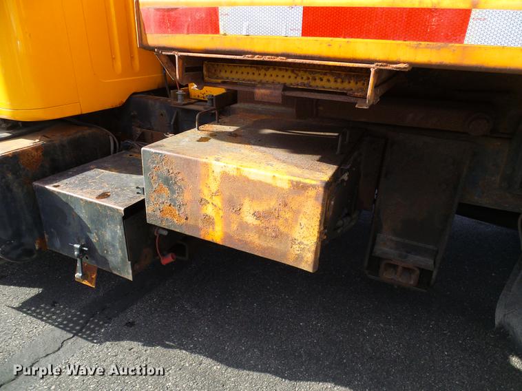 image for item DB2118 2002 International 4900 dump truck