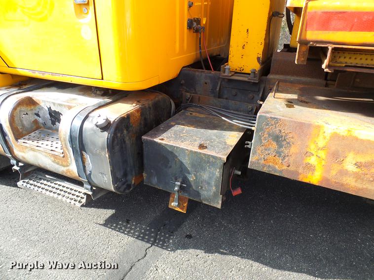 image for item DB2118 2002 International 4900 dump truck