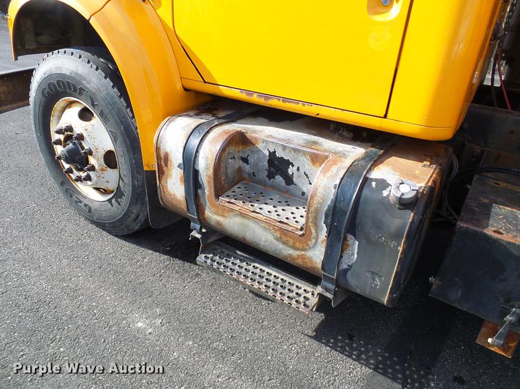 image for item DB2118 2002 International 4900 dump truck