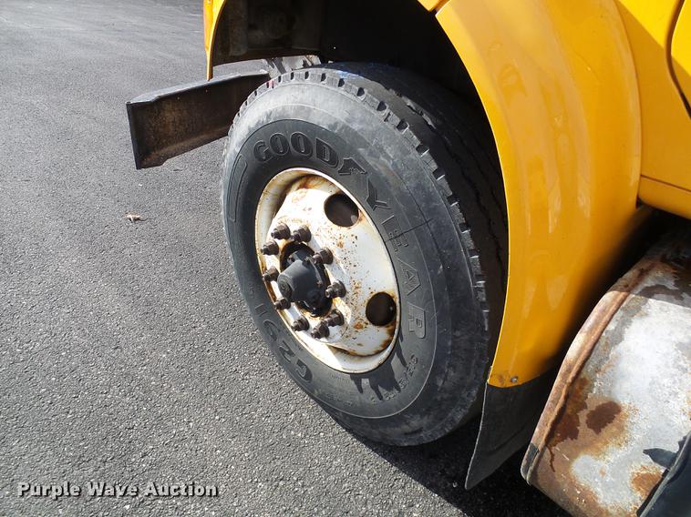 image for item DB2118 2002 International 4900 dump truck