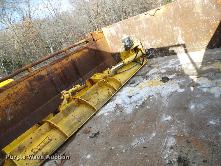 image for item DB2118 2002 International 4900 dump truck