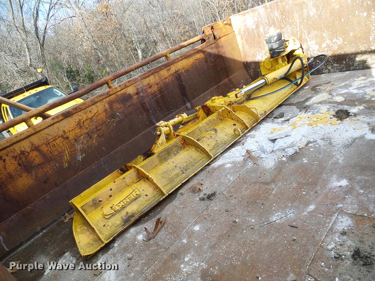 image for item DB2118 2002 International 4900 dump truck