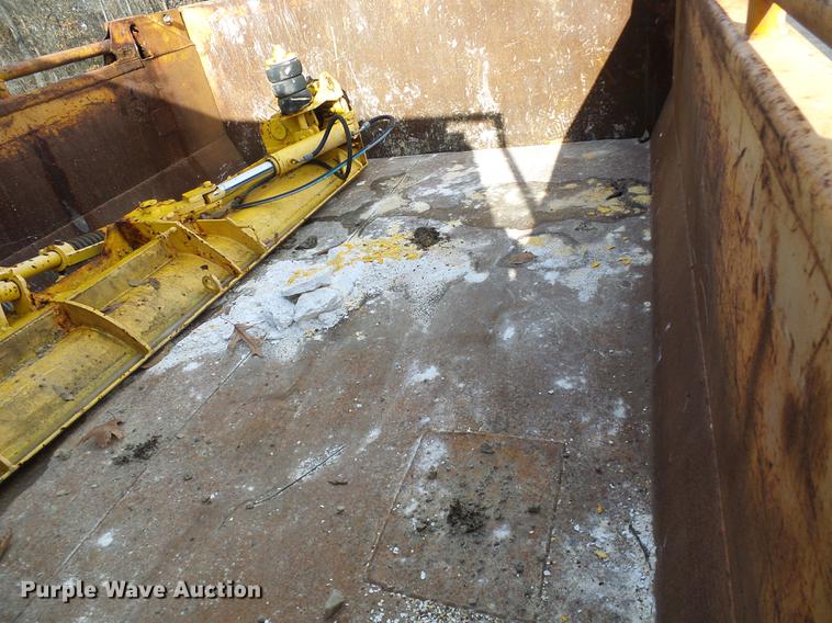 image for item DB2118 2002 International 4900 dump truck