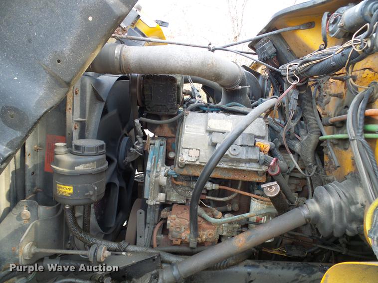 image for item DB2118 2002 International 4900 dump truck