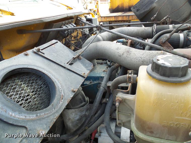 image for item DB2118 2002 International 4900 dump truck