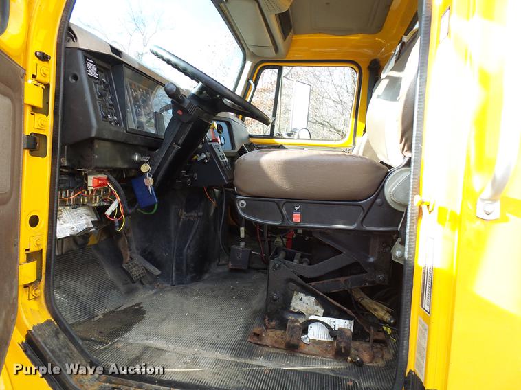 image for item DB2118 2002 International 4900 dump truck