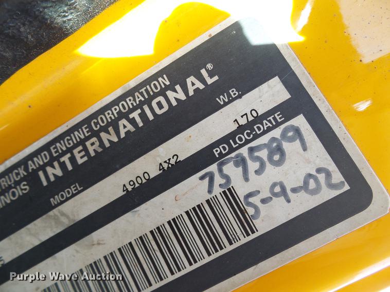 image for item DB2118 2002 International 4900 dump truck